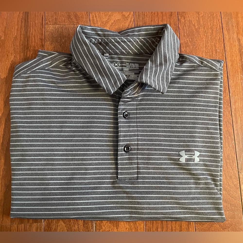 Men’s UA polo in good condition.